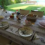 Marinella Nocleg ze śniadaniem 4*